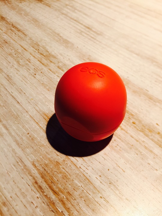 Velikonoční kosmetický tip: Vyrobte si oblíbené balzámy na rty ve tvaru vajíčka